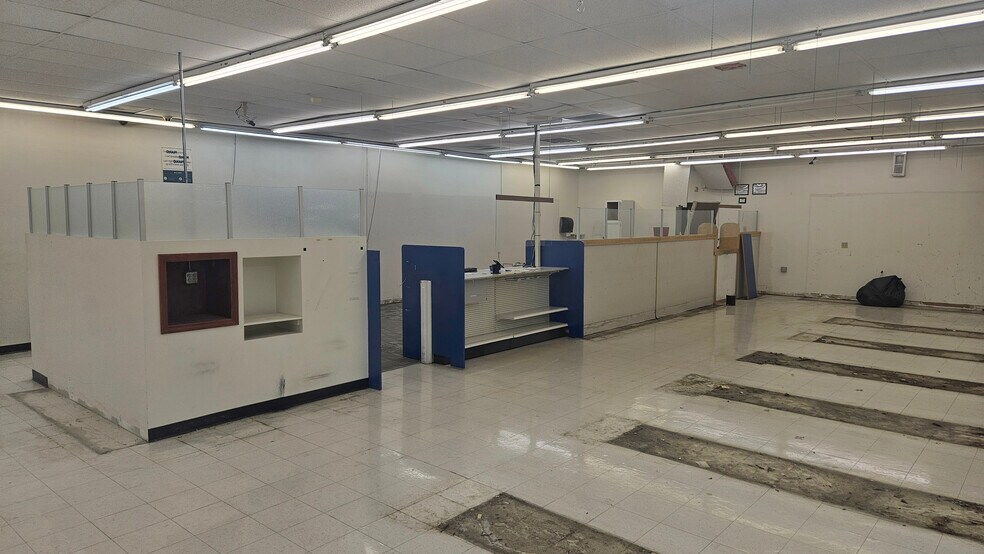 More Photos Of 425 Camden Rd, Huntington Drugstore For Sale