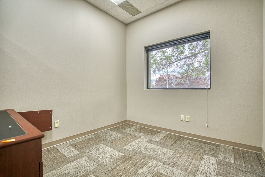 More Photos Of 105 S Sunset St, Longmont Light Manufacturing For Lease