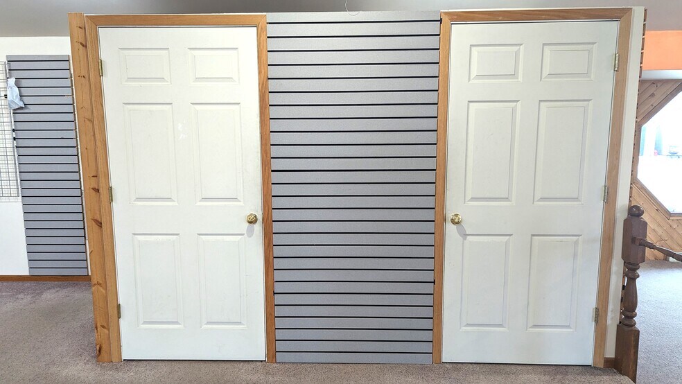 More Photos Of 1276 W Winneconne Ave, Neenah Storefront For Sale