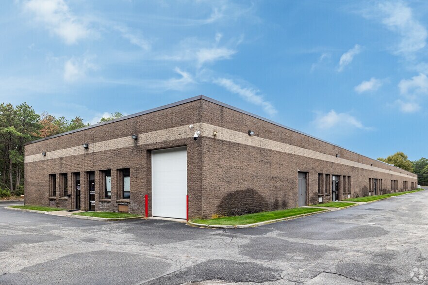 More Photos Of 1501-1529 Lincoln Ave, Holbrook Warehouse For Sale