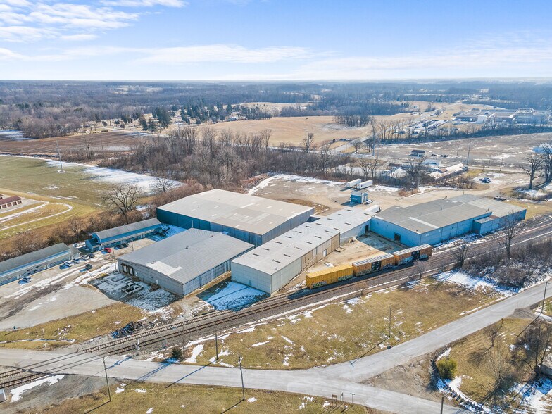 Primary Photo Of 908-918 E Franklin St, Hartford City Manufacturing For Sale