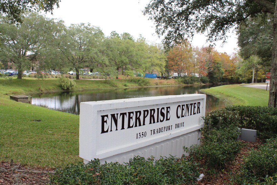 More Photos Of 13910 Alvarez Rd, Jacksonville Unknown For Lease