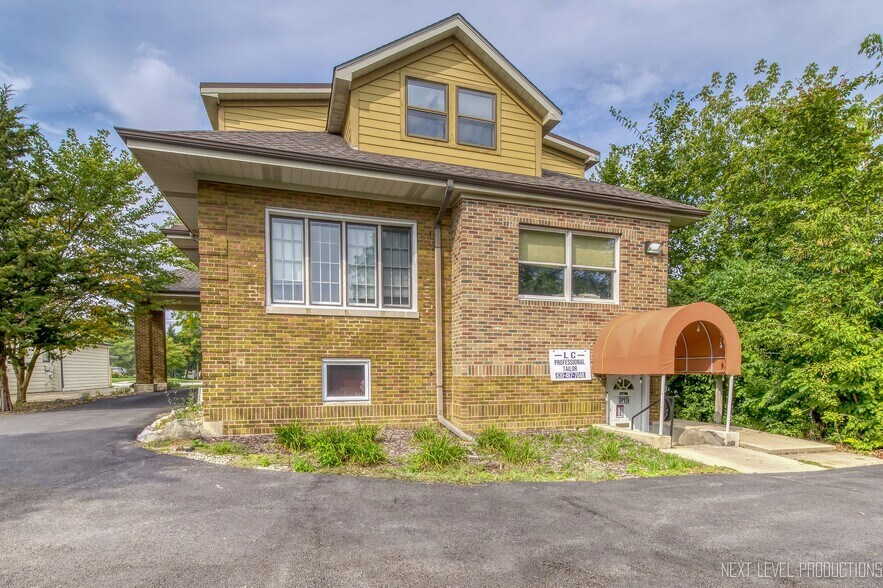 More Photos Of 402 E Roosevelt Rd, Wheaton Office For Sale