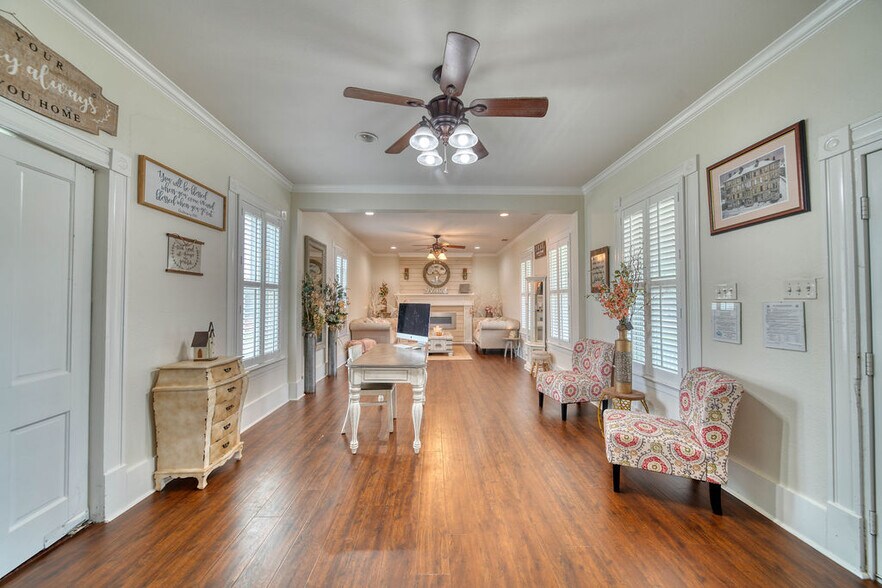 More Photos Of 2813 45th St, Dickinson Storefront Retail Residential For Sale