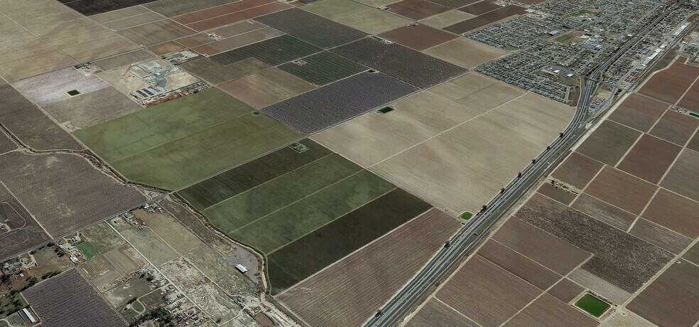More Photos Of East of Highway 99 & North of Deer Creek Avenue, Earlimart Land For Sale