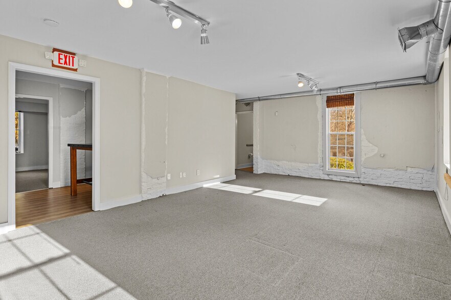 More Photos Of 90 E Moreno St, Buford Office Residential For Sale