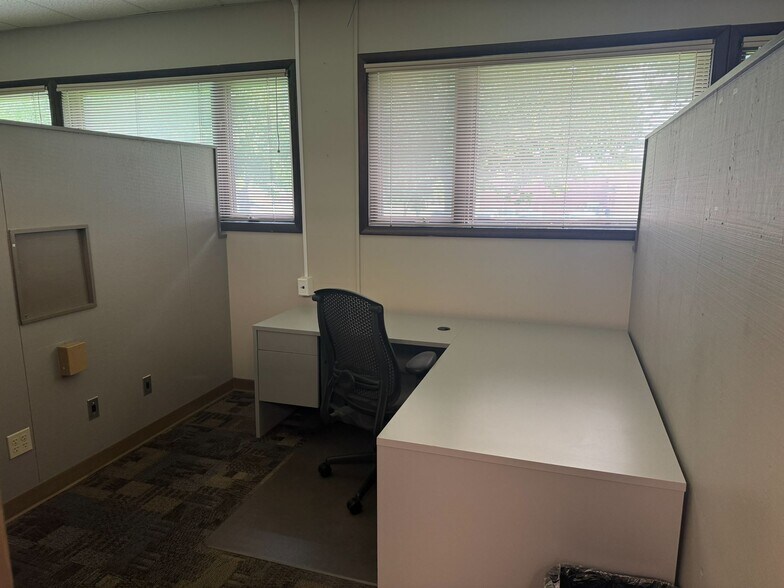 More Photos Of 2709 McGraw Dr, Bloomington Office Residential For Sale