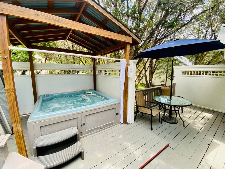 More Photos Of 104 Scudder Ln, Wimberley Hotel For Sale