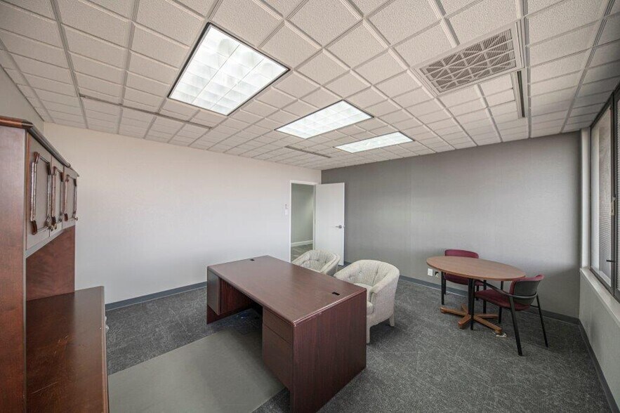 More Photos Of 125 W Missouri Ave, Midland Office For Lease