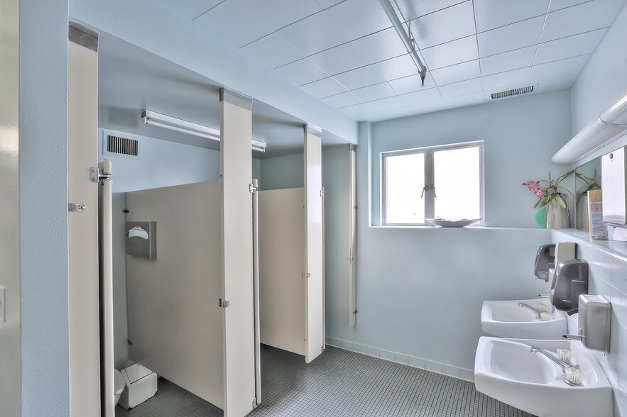More Photos Of 439 Alvarado St, Monterey Bank For Lease