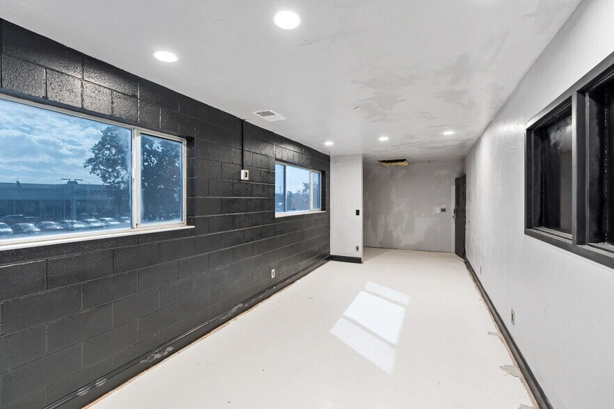 More Photos Of 217 S Ben Maddox Way, Visalia Service For Sale