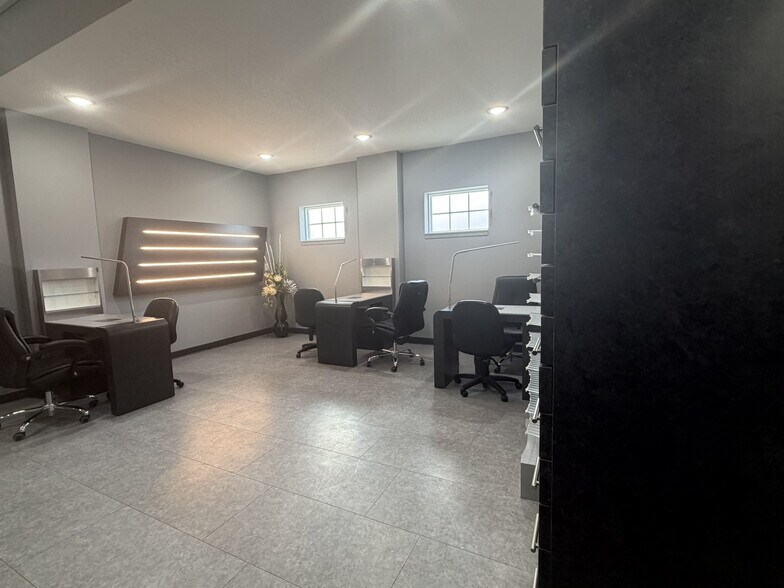 More Photos Of 615 Smith Street, Clearwater Freestanding For Sale