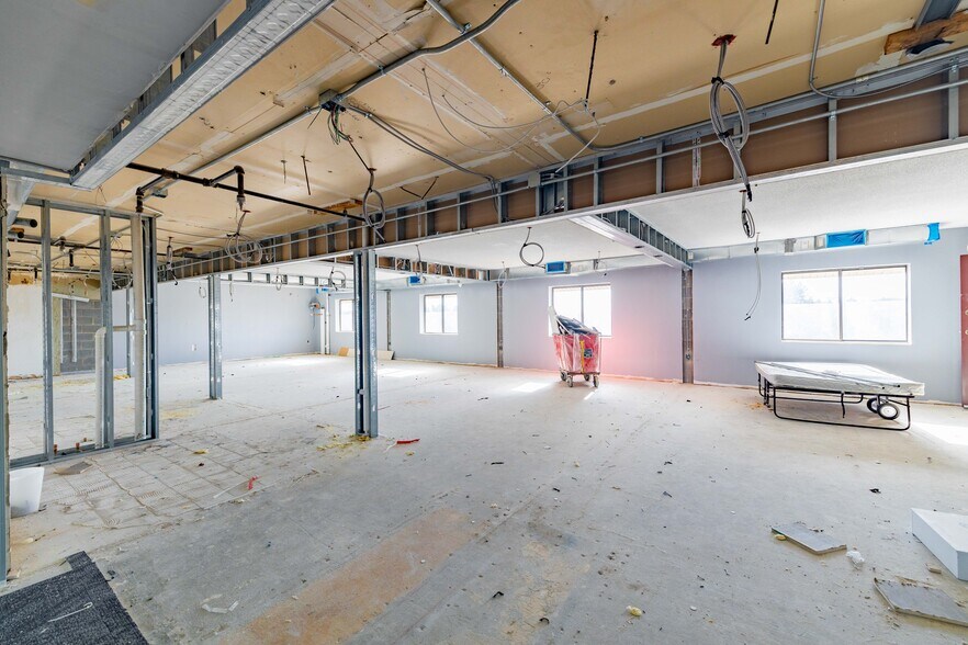 More Photos Of 31525 W 12 Mile Rd, Farmington Hills Hospital For Sale