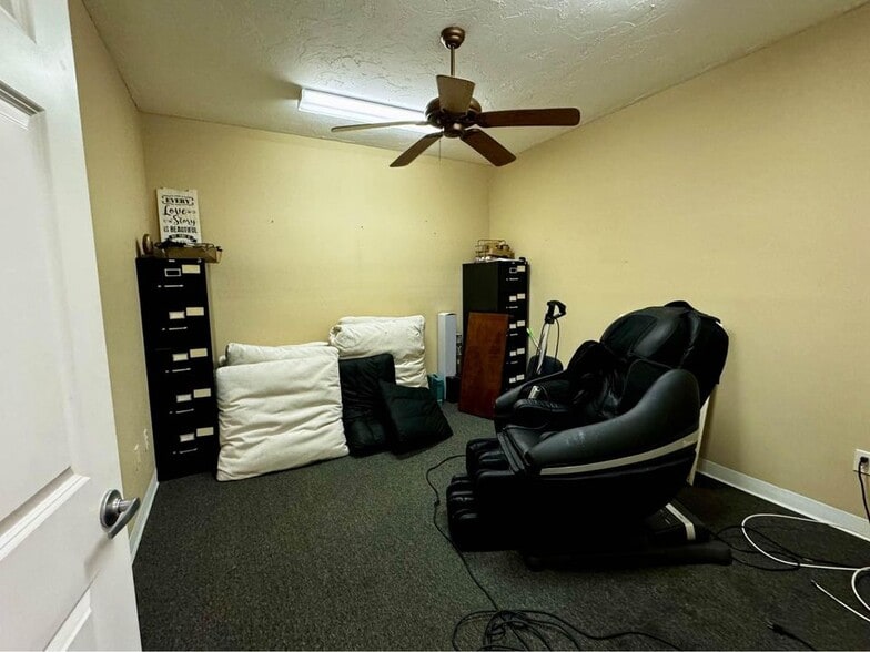 More Photos Of 8221-8239 Blaikie Ct, Sarasota Warehouse For Sale