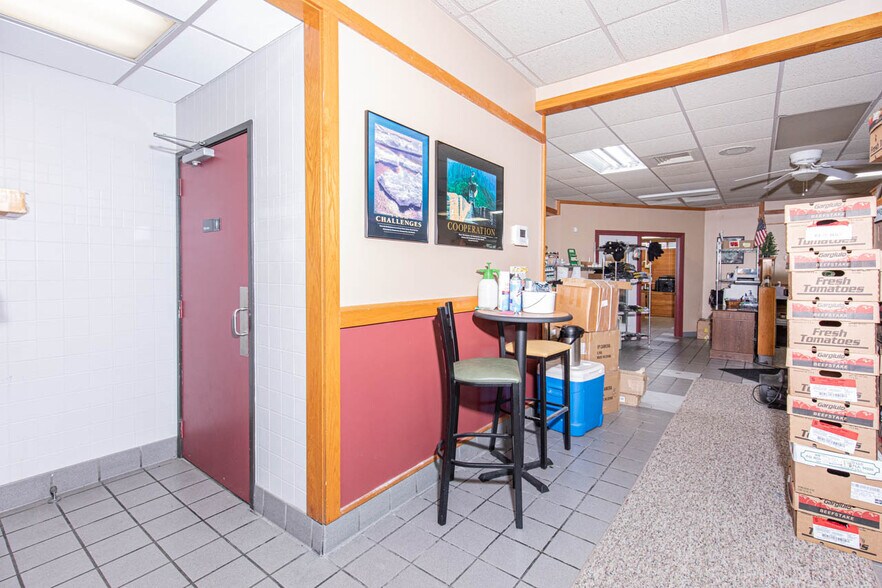More Photos Of 1630 Commercial St, Warsaw Restaurant For Sale