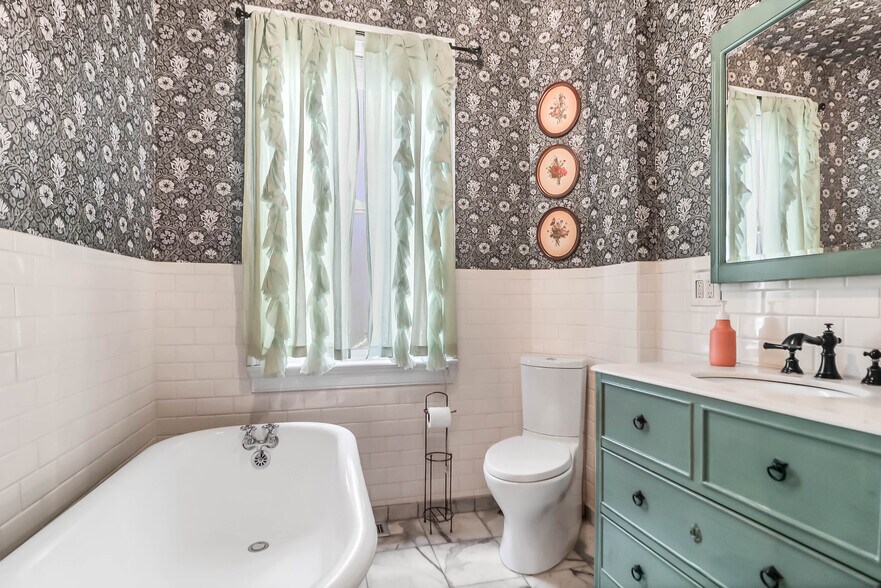 More Photos Of 78 Society St, Charleston Specialty For Sale