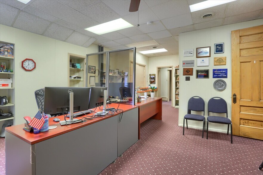 More Photos Of 3 S Market St, Shamokin Flex For Sale