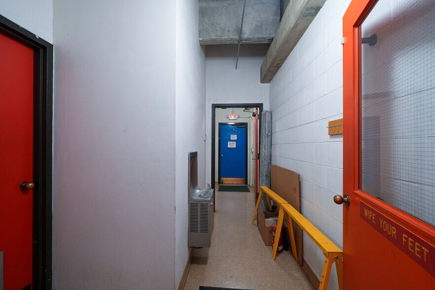 More Photos Of 1555-1557 SE Crystal Lake Dr, Corvallis Warehouse For Lease