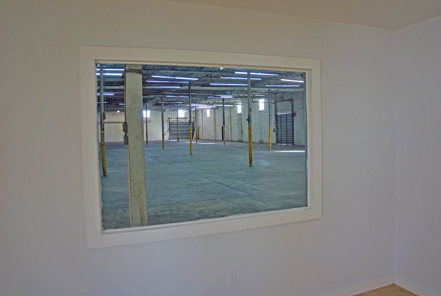 More Photos Of 3690 NW 52nd St, Miami Warehouse For Lease
