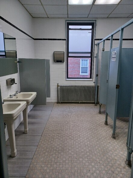 More Photos Of 11655 Queens Blvd, Forest Hills Office For Lease