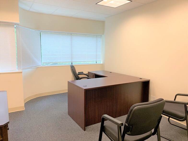 More Photos Of 67 Holly Hill Ln, Greenwich Office For Sale