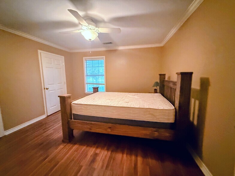 More Photos Of 7116 Gulf Beach Hwy, Cameron Trailer Camper Park For Sale