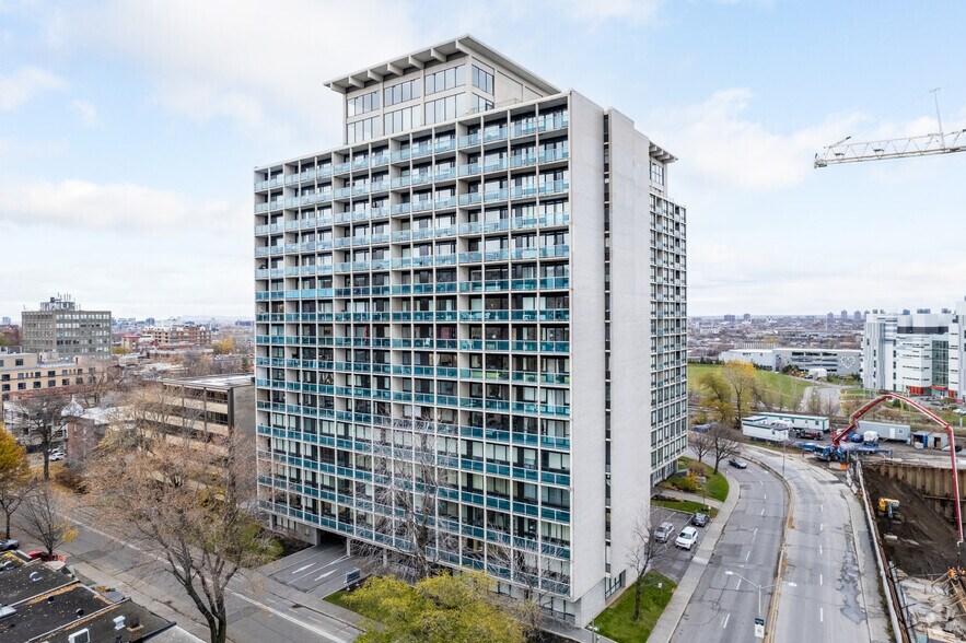 Primary Photo Of 4998 Boul De Maisonneuve O, Westmount Apartments For Lease