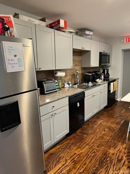 More Photos Of 7714-7718 S Broadway, Saint Louis Coworking Space