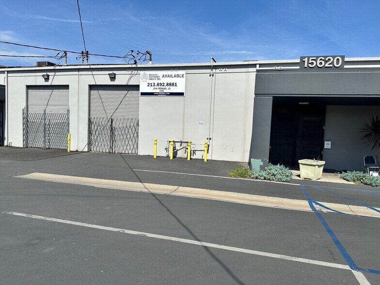 More Photos Of 15610-15630 S Figueroa St, Gardena Warehouse For Lease