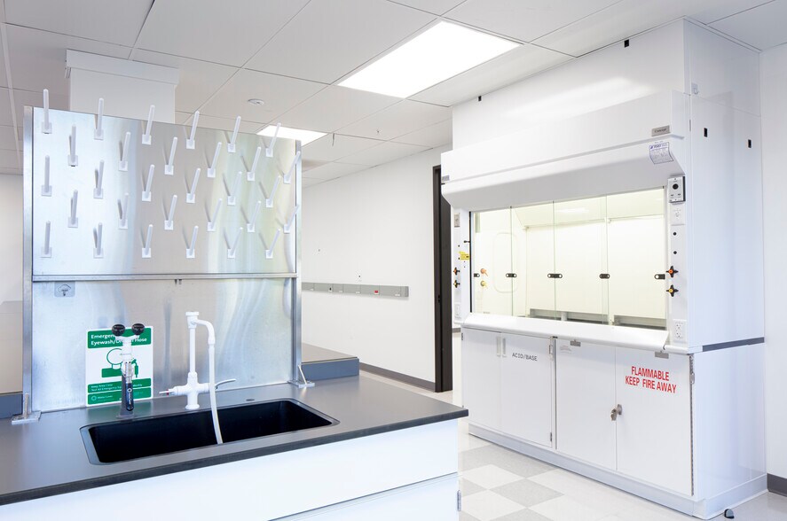 More Photos Of 1900 Alameda De Las Pulgas, San Mateo Research And Development For Lease