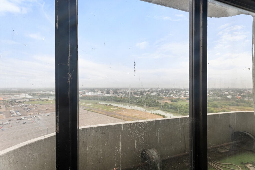 More Photos Of 1 S Main Ave, Laredo Hotel For Sale