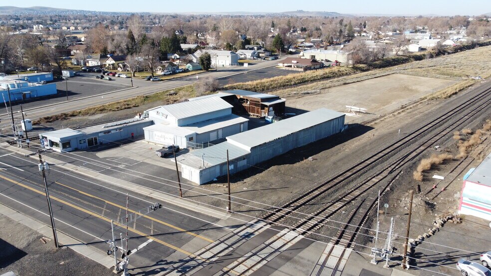 More Photos Of 201 N Fruitland St, Kennewick Industrial For Sale