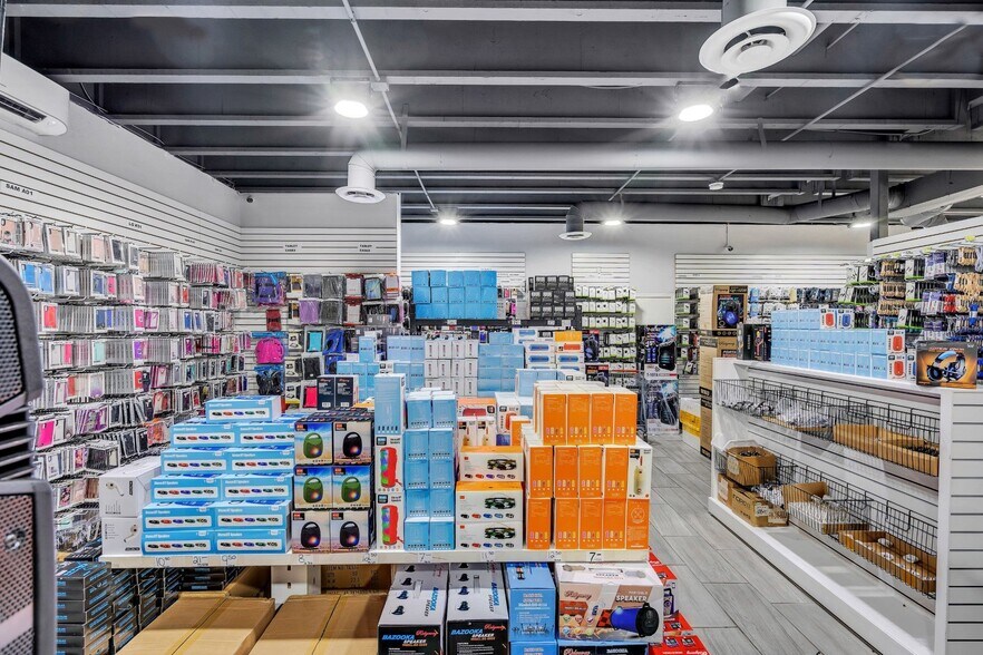 More Photos Of 3051 E Thomas Rd, Phoenix Freestanding For Sale