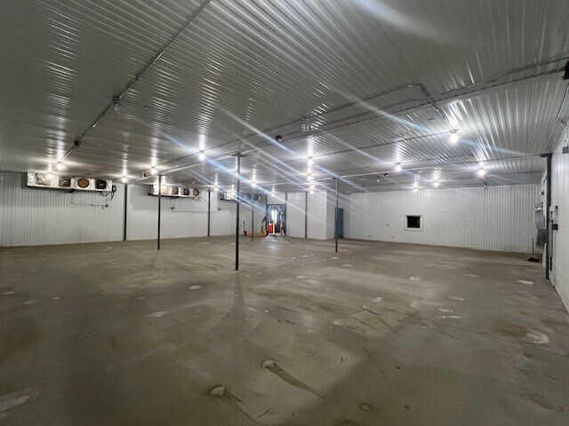 More Photos Of 4110 N Hainje Ave, Sioux Falls Refrigeration Cold Storage For Lease