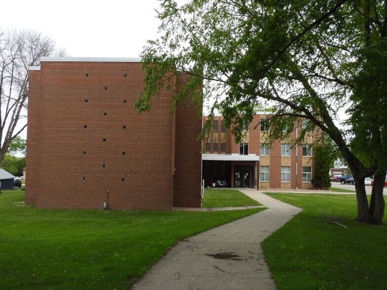 More Photos Of 315 S Grove Ave, Owatonna Schools For Sale