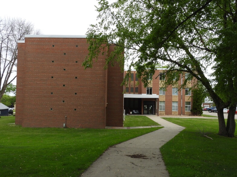 More Photos Of 315 S Grove Ave, Owatonna Schools For Sale
