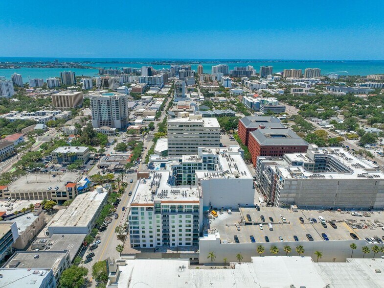 More Photos Of 1991 Main St, Sarasota Apartments For Lease