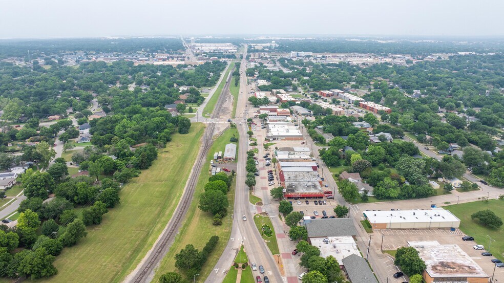 More Photos Of 200 N Main St, Duncanville Storefront Retail Office For Sale