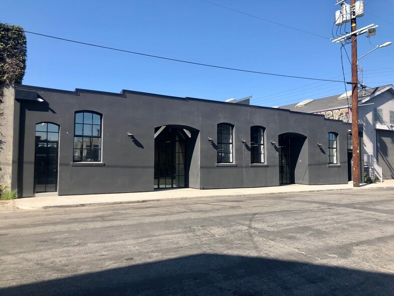 More Photos Of 2143 Bay St, Los Angeles Office For Lease