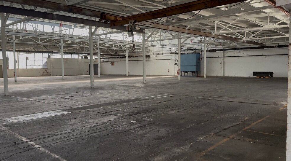More Photos Of 98 Highland Ave, Oaks Industrial For Lease
