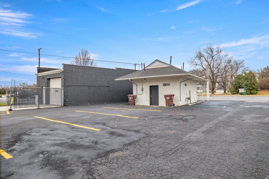 More Photos Of 35812 W Michigan Ave, Wayne Carwash For Lease