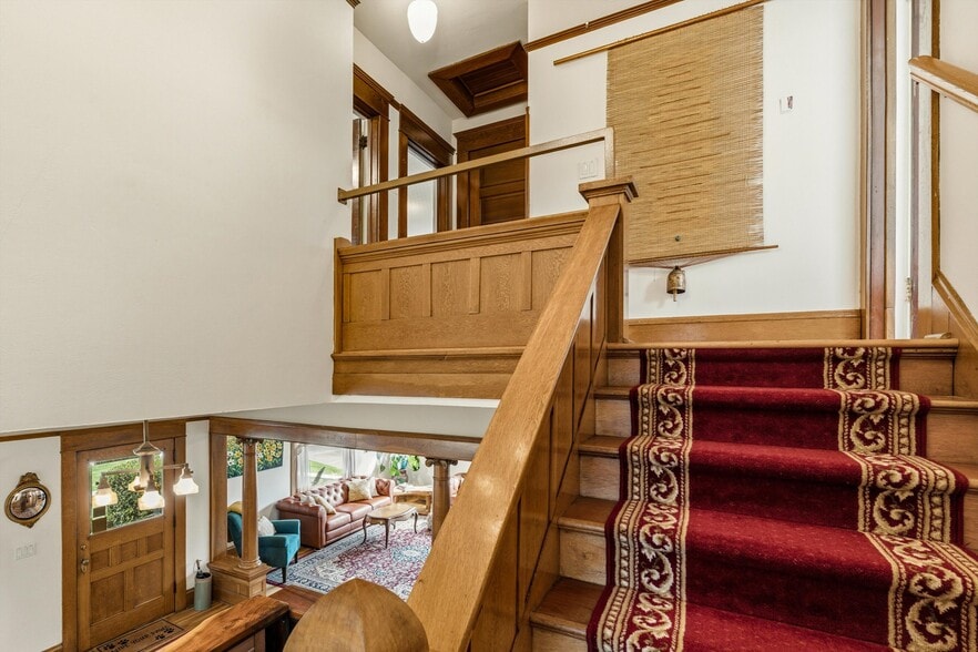More Photos Of 340 NW 7th St, Corvallis Office Residential For Sale