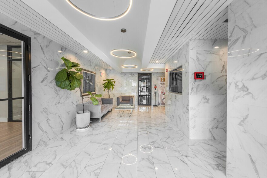 More Photos Of 4427 W Kennedy Blvd, Tampa Office For Sale