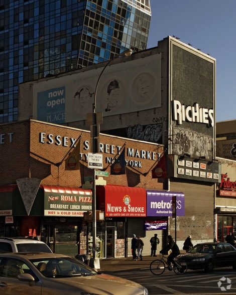 More Photos Of 122 Delancey St, New York General Retail For Lease