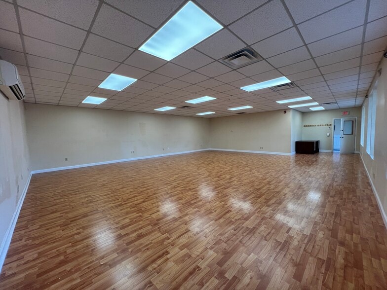 More Photos Of 887 Main St, Monroe Office Residential For Lease