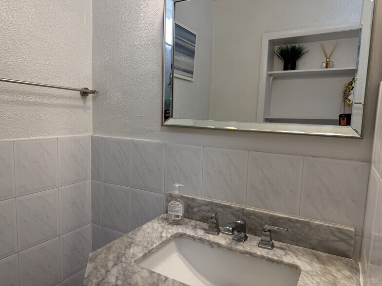 More Photos Of 811 SE 16th St, Fort Lauderdale Apartments For Sale
