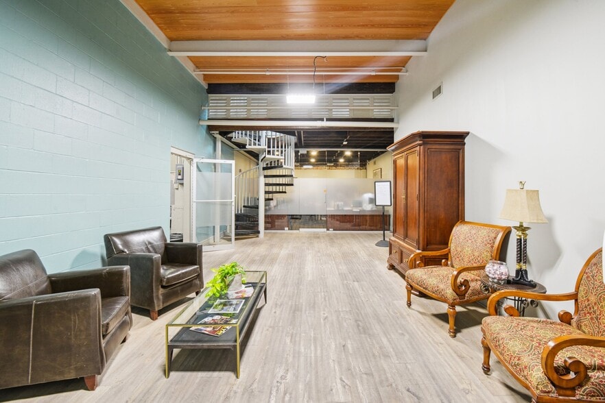 More Photos Of 747 Magazine St, New Orleans Office For Sale