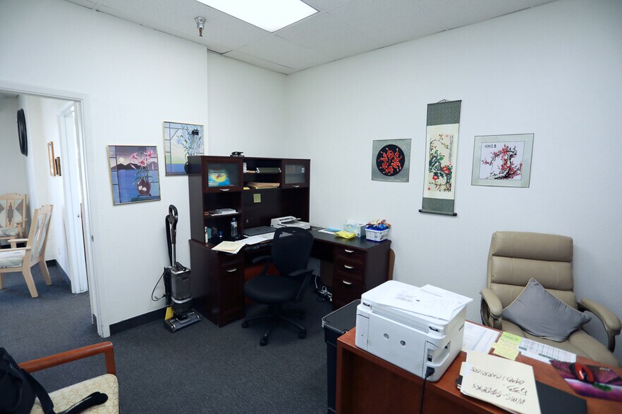 More Photos Of 4301 S Valley View Blvd, Las Vegas Warehouse For Lease