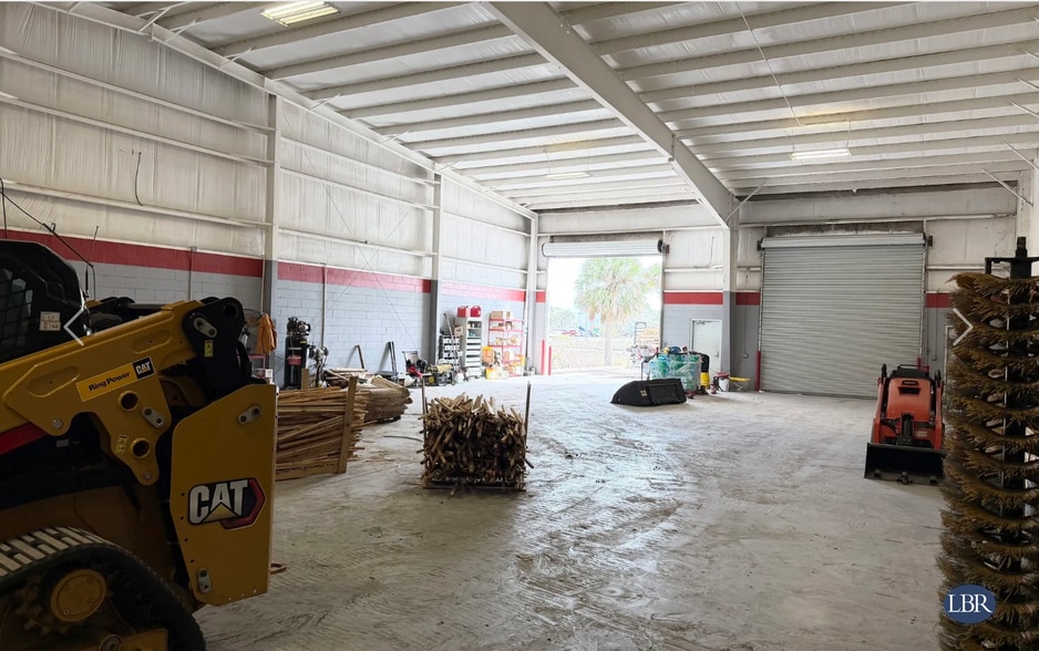 More Photos Of 480 Distribution Dr, Melbourne Warehouse For Lease