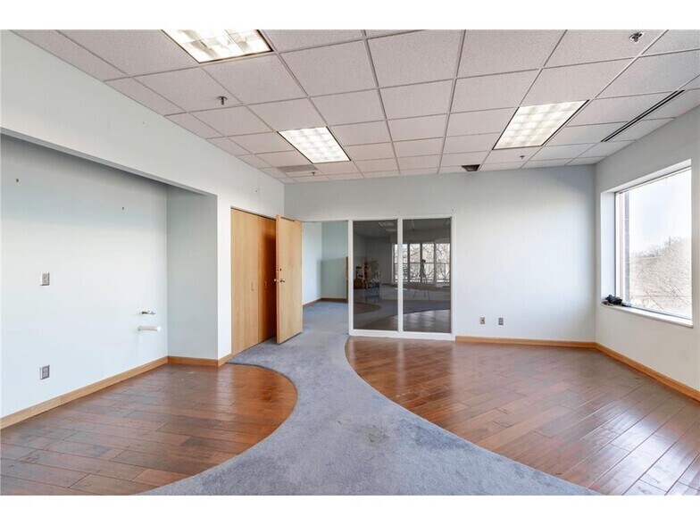 More Photos Of 4388 Shoreline Dr, Spring Park Storefront Retail Office For Sale